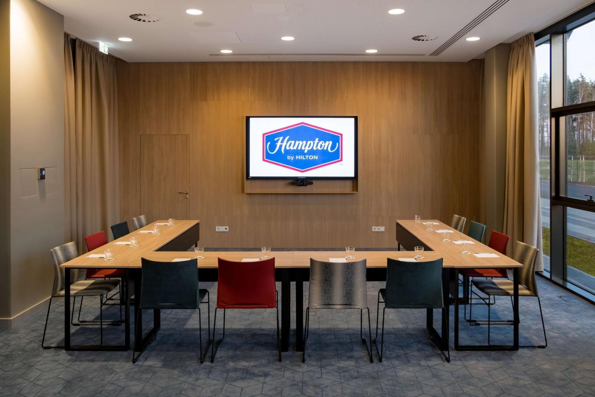 Hampton By Hilton Riga Airport Hótel 3*