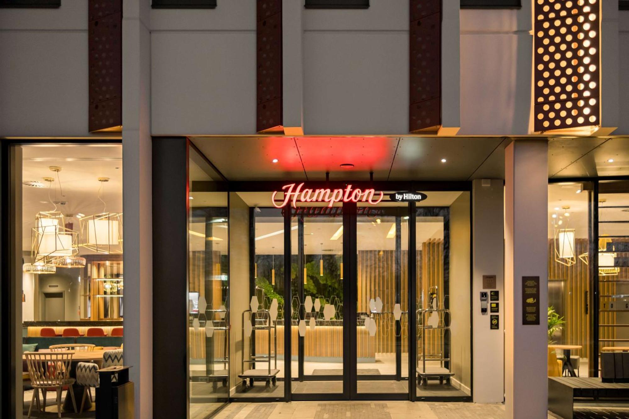 Hótel Hampton By Hilton Riga Airport